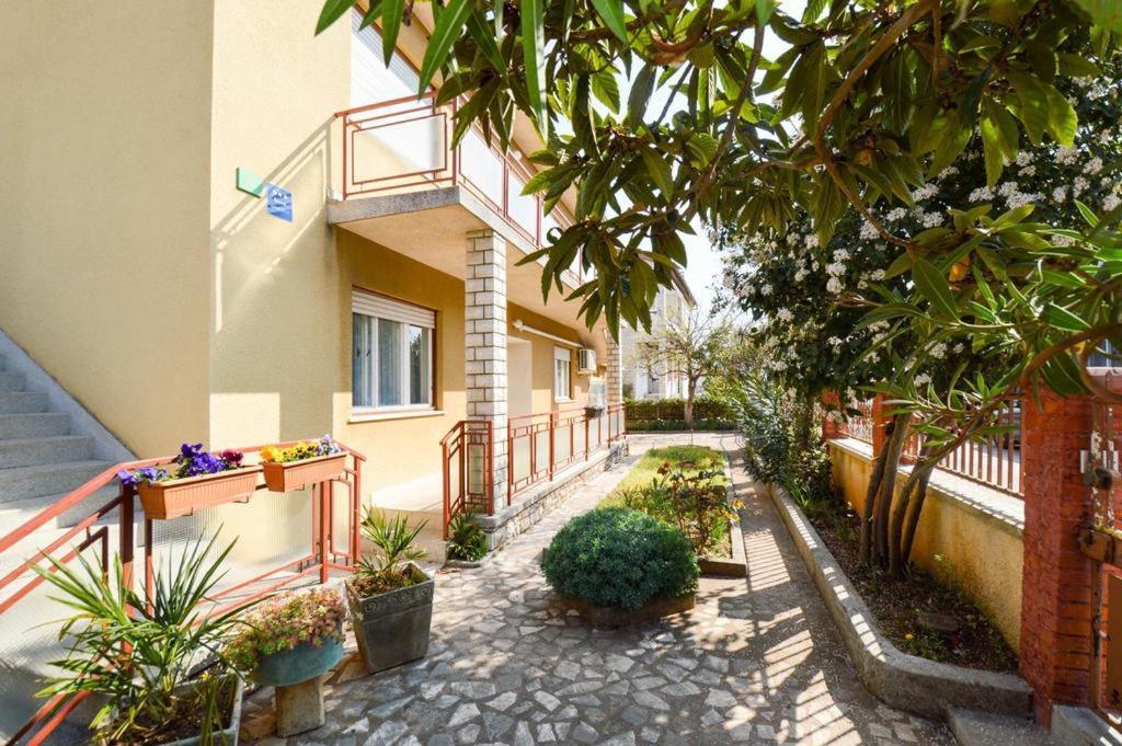 Leni Apartment Pula
