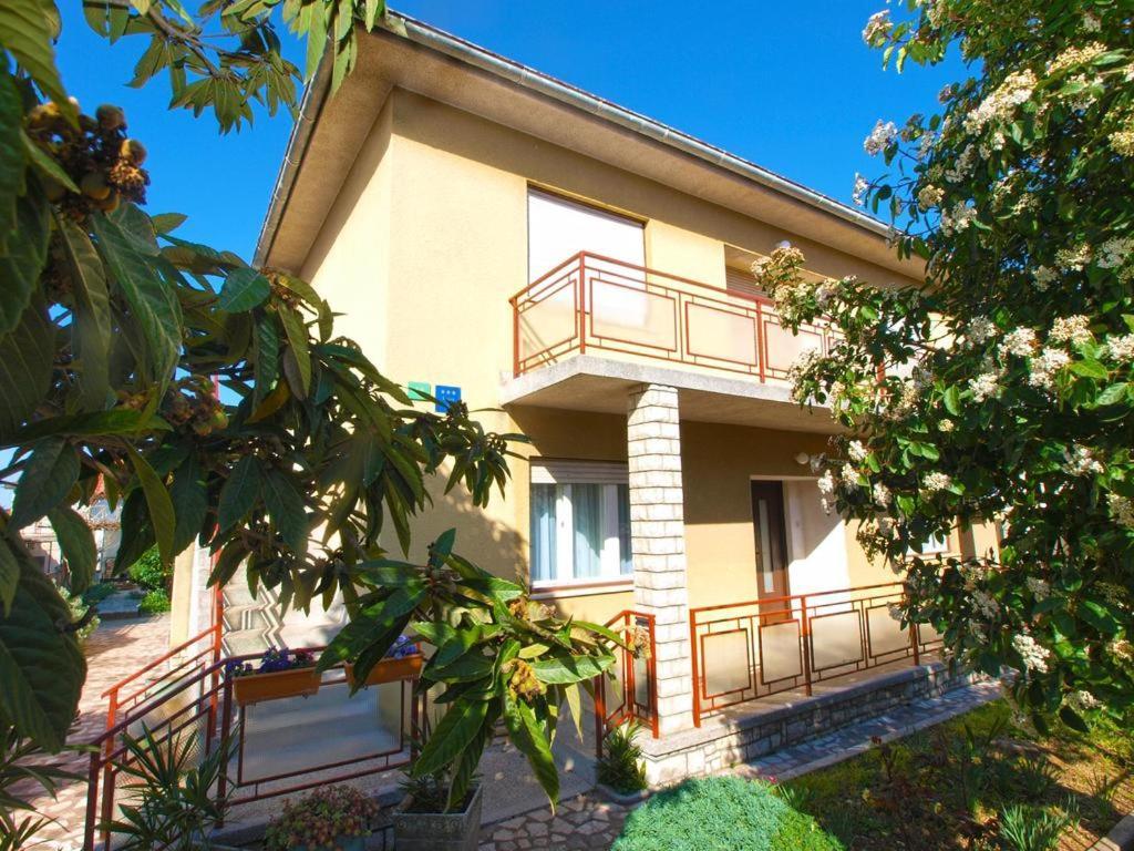 Leni Apartment