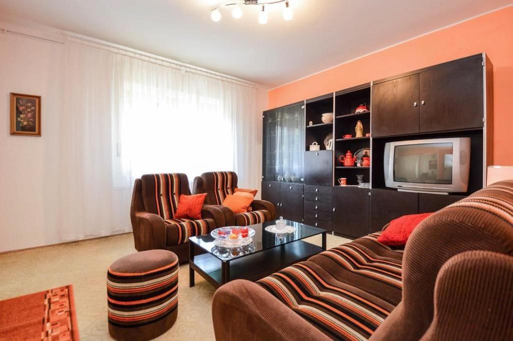 Leni Apartment *