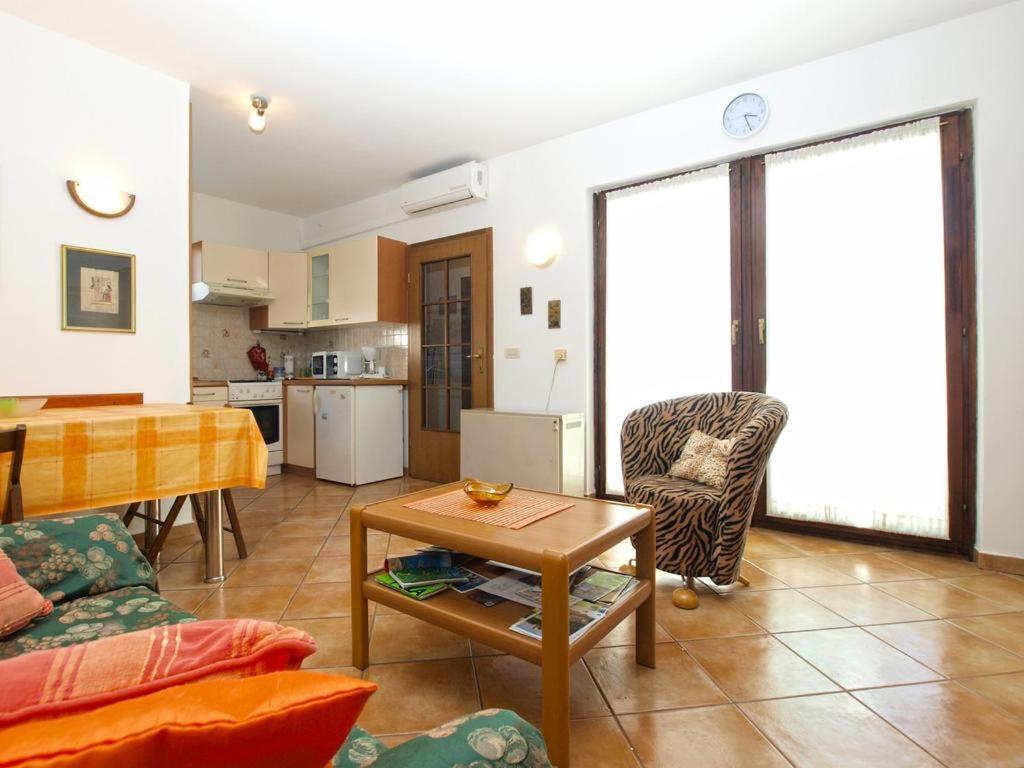 Leni Apartment *